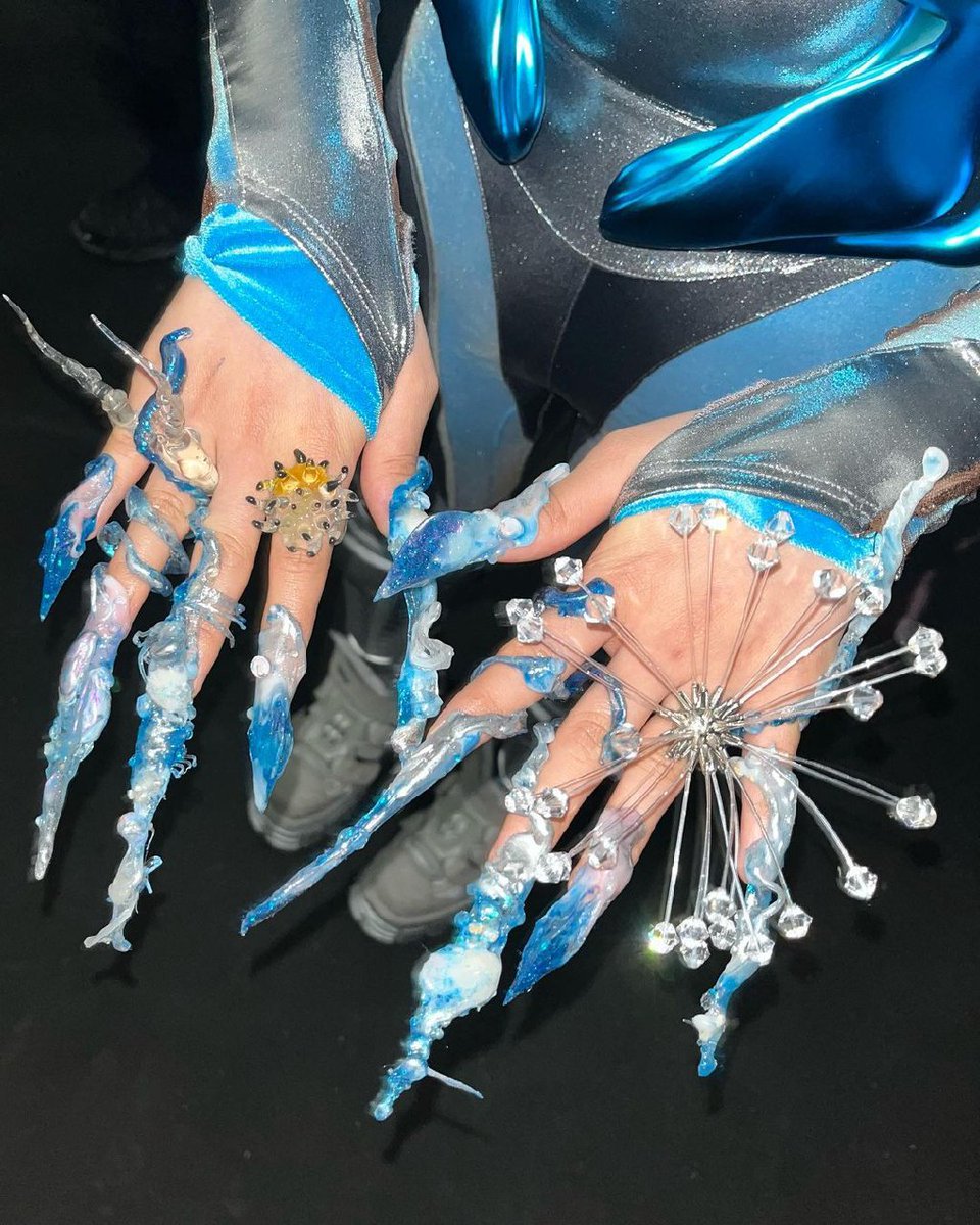 ΉYPΣBӨY tweet media