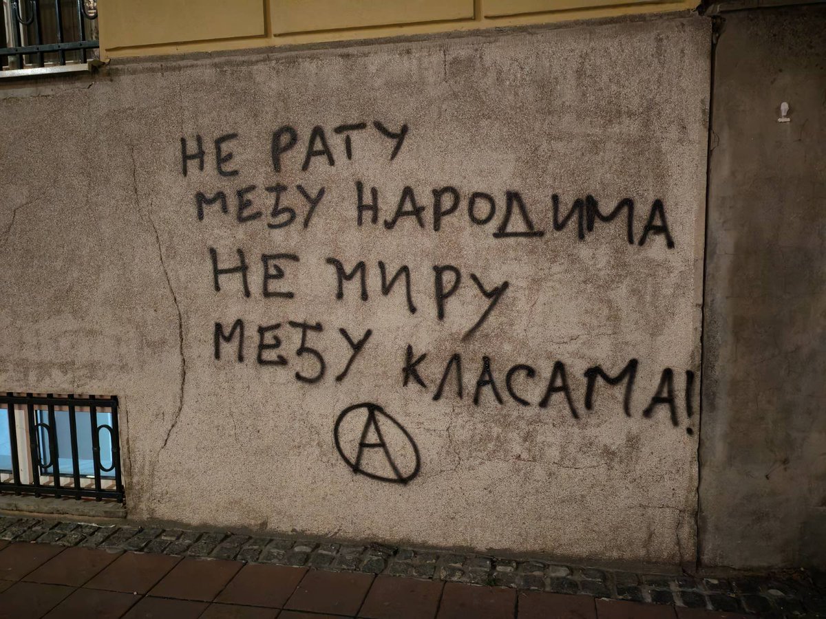 anarchist_ypsil's tweet photo. Belgrade, "serbia"

"No war between peoples, no peace between classes!"
"Solidarity with the people of iran! Death to imperialism! Death to nationalism!"
"Neither Mossad, nor CIA, nor theocracy! Death to capitalism!" https://t.co/3uEAur09KU