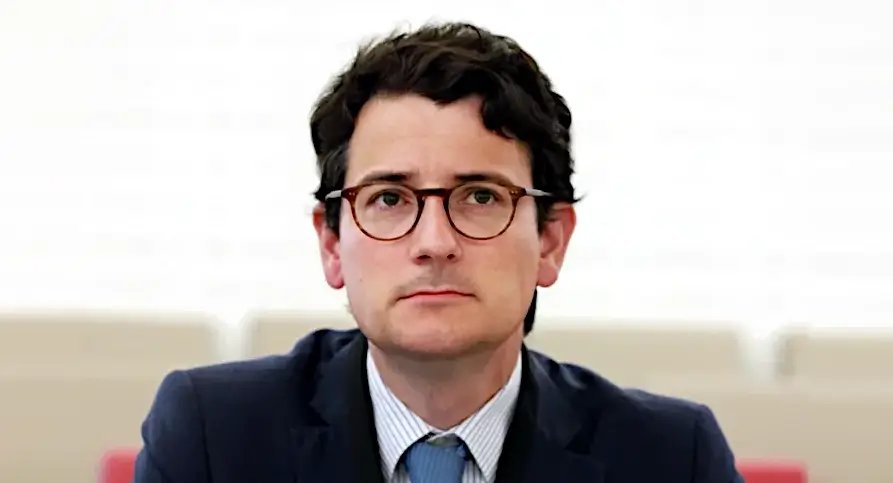 RadioRomaX's tweet photo. 🔴  SCANDALE EXPLOSIF : 1,5 MILLIONS d'euros de Soros pour forcer des migrants en zone rurale via "Destin Commun" ! Et le mari de la directrice catapulté directeur de l'ARCOM ? 

Corruption ou coïncidence ? 

La France enrage ! Vidéo et infos qui font sauter le couvercle... Qu'en pensez-vous ? RT, like 💔 & commentez pour exploser le débat ! 

#Soros #Migrants #Arcom #France #DestinCommun #Scandale #Soros #Migrants #Arcom #France #DestinCommun #Scandal
