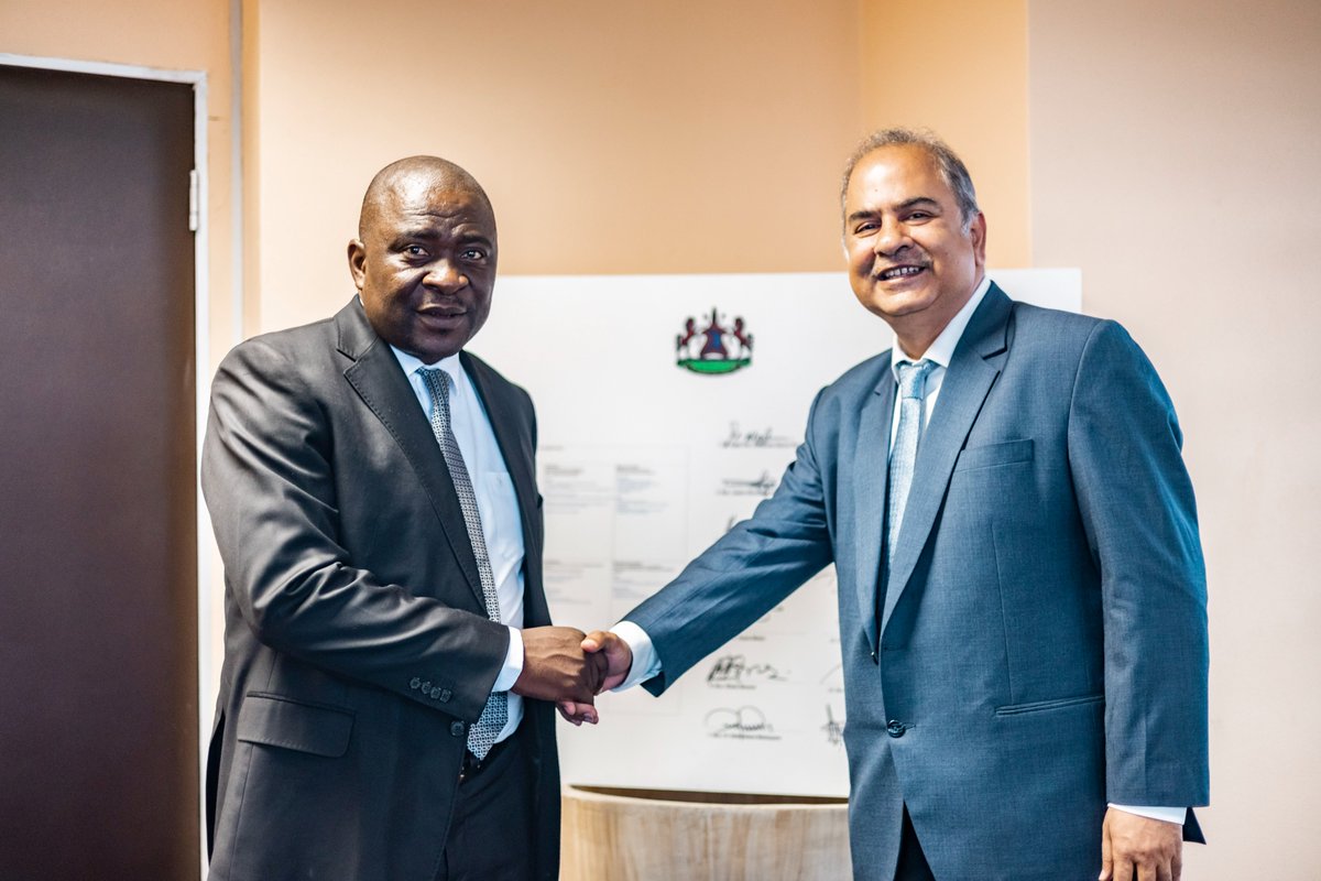 UNAIDS_ZAF's tweet photo. Strengthening partnerships at the highest level.  Our Director,@AlankarMalviya this week presented accreditation to the gov of 🇱🇸 Lejone Mpotjoane &amp; Minister of @health_lesotho, Selibe Mochoboroane - a milestone moment reaffirming UNAIDS' commitment to ending AIDS.🙌 https://t.co/XEUV0QjCad