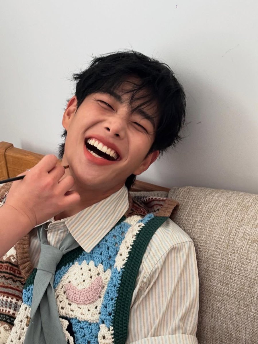 l997_330's tweet photo. 생일 축하해︎🤍︎

 #봄날의_해피바이러스_엠제이_HBD https://t.co/kEzSNKBSU5