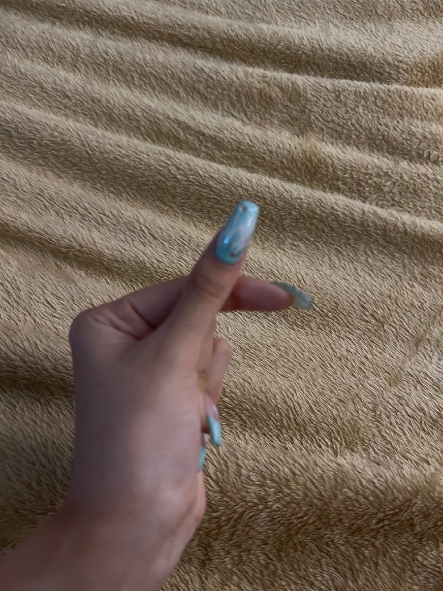 𝐀ndamos en varias partes del mundo.. ah, nsc, la verdad es que me enteré que today #𝕚ʼts𓉸ྀི𝐦ag𝕚c·爾թarty 🎧♡ y no quise perder más tiempo, salí corriendo para arreglarme y tener my #𝐩erfǝct𝜗ི𖠇ʼ𝑛𝕚ght.

𝐥uc𝕚fǝ̄r's 🐇𓈒࿓ ☆ 𝕖u𝕡𝐡ōr𝕚a !