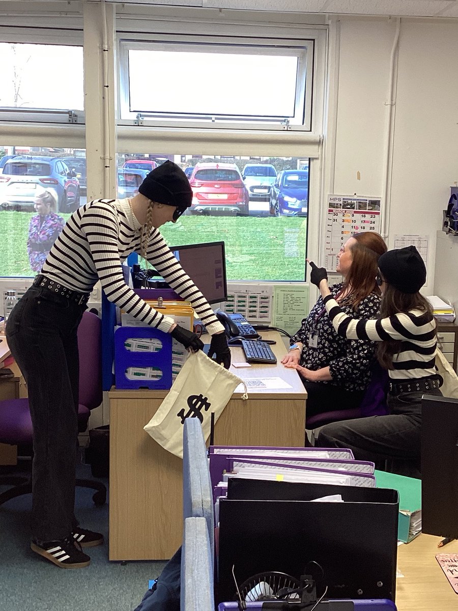 poultonlancelyn's tweet photo. Year 1 are having a great time celebrating World Book Day! The children have loved getting into character… almost as much as the grown-ups 📖📚 #PLexpression @WorldBookDayUK @OakTreesMAT https://t.co/K6exkPwQoh