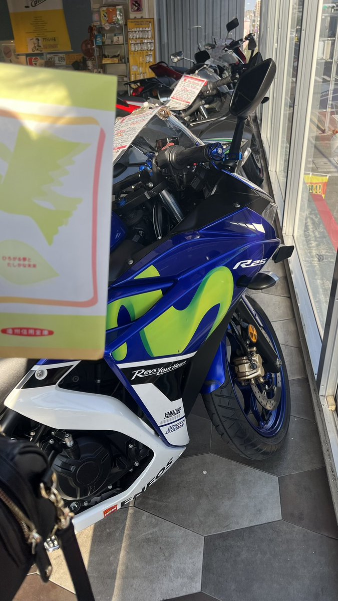 lvvl471's tweet photo. YZF-R25 Movister Yamaha motoGP Edition 契約しました〜!!🫶︎💕︎
納車が待ち遠しいです>⩊<✨
 #yzfr25  #バイク女子 #バイク好きと繋がりたい https://t.co/A8YDH3orPb