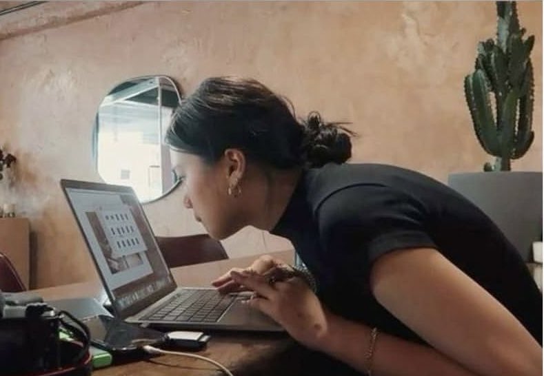 Sırtım neden ağrıyor bilmiyorum 

O sırada ben