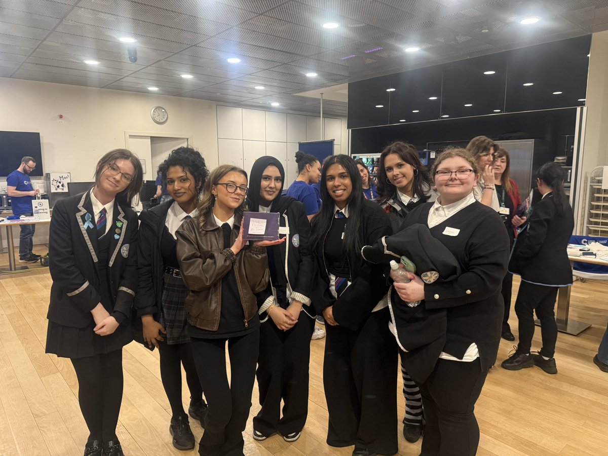 SASB_SCIENCE's tweet photo. Higher human pupils had a fabulous experience when they visited the CRUK Scotland Institute to hear about current innovations and career paths which have lead to working there… and won a couple of prizes! https://t.co/LBfO7gAM4J