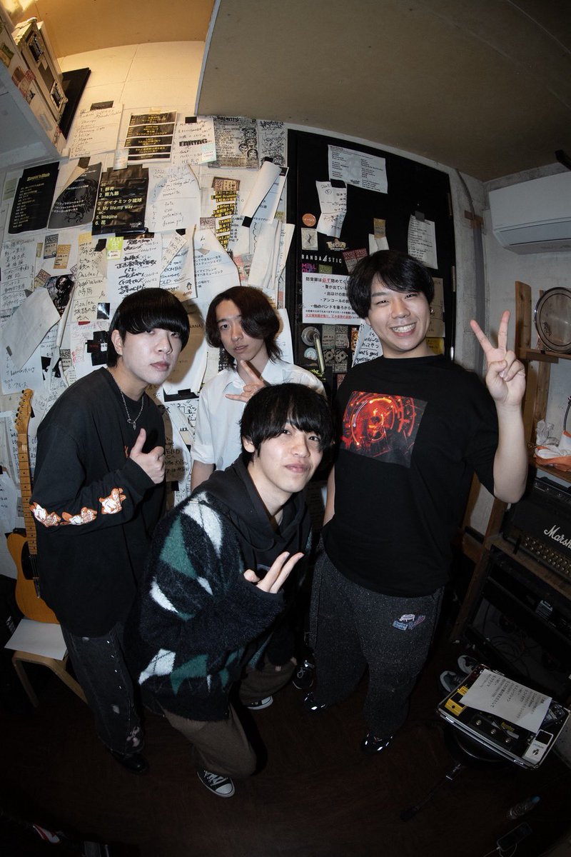 02_lsfp's tweet photo. バンド紹介その1❕
- ̗̀ 怪物の涙  ̖́-  こと ばけなみ！

わたしにたくさんの出会いをくれたバンドです！

現代を生きるうえで大切なことを忘れてしまっていたりすることがあると思いますが、考えさせられるし迷ったりした時も孤独を感じた時もそばに居てくれるそんなバンドだとおもいます https://t.co/ZqTSs0Dp6F