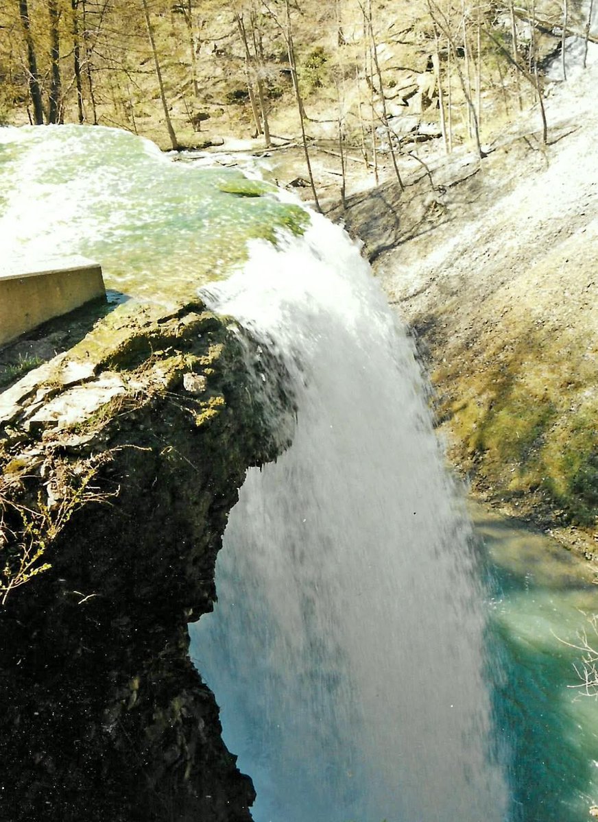 phoenixkevin76's tweet image. Good Thursday morning ☀️☕️ A #throwback image of a waterfall next to a flower mill. I wish you all a wonderful day.