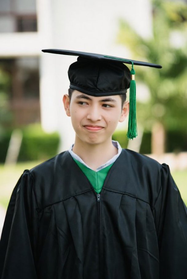 zakariyasharif9's tweet photo. 💥 DEG DEG:

📊 Daraasad cusub oo ay soo bandhigtay Indeed ayaa muujisay in 51% ka mid ah Gen Z ay aaminsan yihiin in shahaadada jaamacadda ay tahay lacag khasaaray.

🎓 Dad badan oo ka tirsan jiilkan ayaa sheegaya in:

• Kharashka waxbarashadu aad u sarreeyo
• Fursadaha shaqo aysan mararka qaar u qalmin lacagta la bixiyay
• Xirfadaha dhabta ah lagu baran karo internetka ama shaqo toos ah

📉 Arrintan waxay dhalisay dood weyn oo ku saabsan qiimaha waxbarashada jaamacadda iyo haddii ay weli muhiim u tahay mustaqbalka shaqada.
