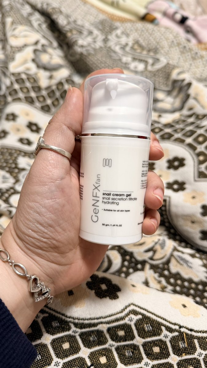 Masa_G_Mu7ammad's tweet photo. The Result Vs. The Reason โค๏ธ๐ฅบ๐คฉ
That Pinky Glowy Effect With @genfx.skincare
Zero Makeup .. Zero Filter ๐๐
#Medinza #Genfx #Derma #Dermatology https://t.co/e8zO0aem9H