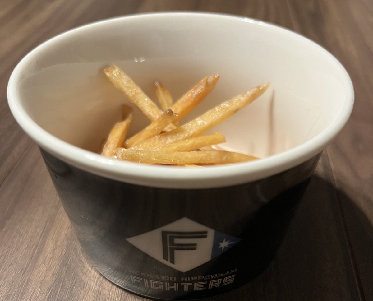 今日のおうちでえふめし風はポテトと見せかけて芋けんぴ。 親子丼も