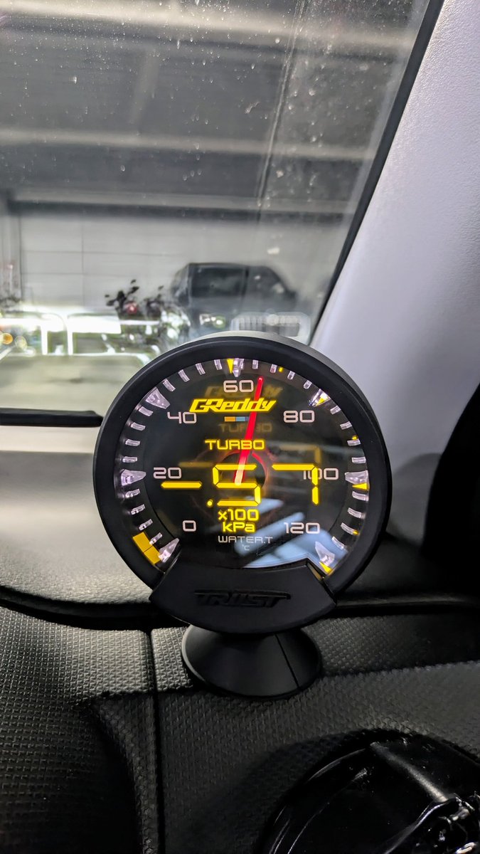 wildwind101's tweet image. アルト買った時着いてた📸2枚目のトラストのブースト計、最初から調子悪くて動いたり動かなかったり、最近は完全に不動になってたので、1枚目のピボット製に交換🛠OBDで簡単装着、水温やピークホールド機能付き、しかもソコソコ安くて超Goodです😁👍
 #アルトワークス  #HA36S  #pivot