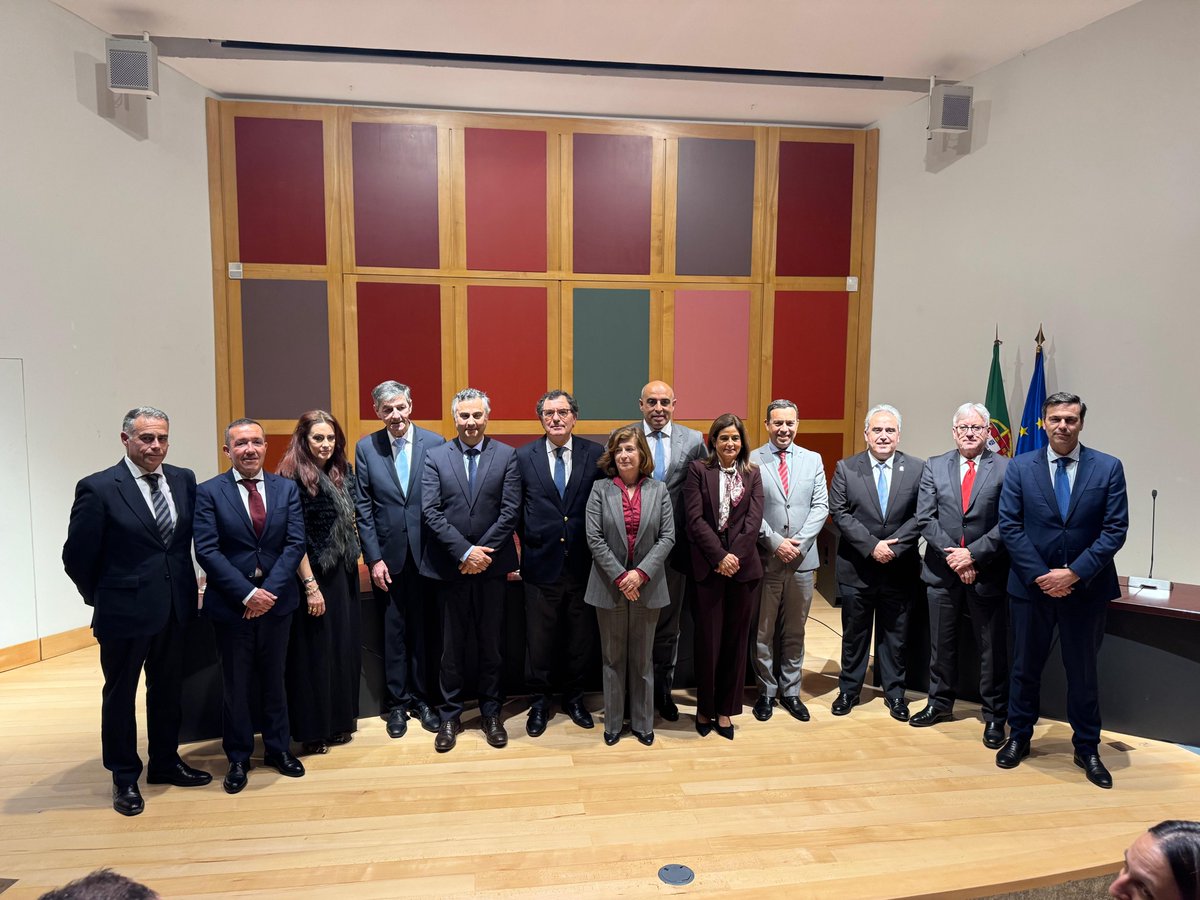 Educacao_PT's tweet photo. Ministro da Educação, Ciência e Inovação, esteve presente nas cerimónias de tomada de posse dos Vice-Presidentes para a Educação:
Alexandra Rodrigues Gonçalves (CCDR Algarve);
Silvino Barata Allhinho (CCDR Alentejo);
Cristina Fernandes de Oliveira (CCDR Centro)
📸 Cátia Pina https://t.co/5gkI8JdNvU