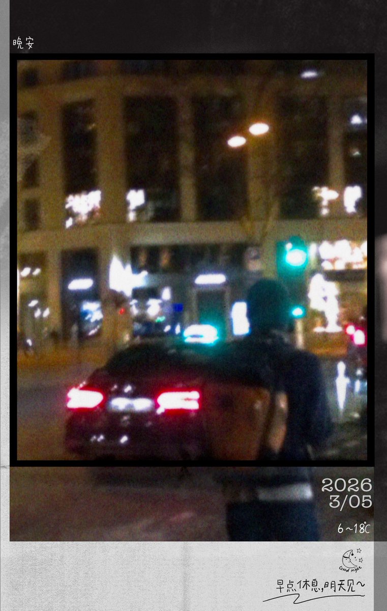 ไม่ต้องไปหาภาพจากรอยเตอร์ที่ไหน รอบนี้อฟชมาลงรูปคอนเฟิร์มเองเลยว่าหวังอี้ป๋ออยู่ปารีสแล้ว รูปน่ารักมาก ฟิตติ้งสำหรับโชว์ของ #LOEWE แล้วด้วย ตื่นเต้นรอแระ 

#WangYiboxLOEWE #WangYibo 
#LOEWEFW26 
#PFW #ParisFashionWeek