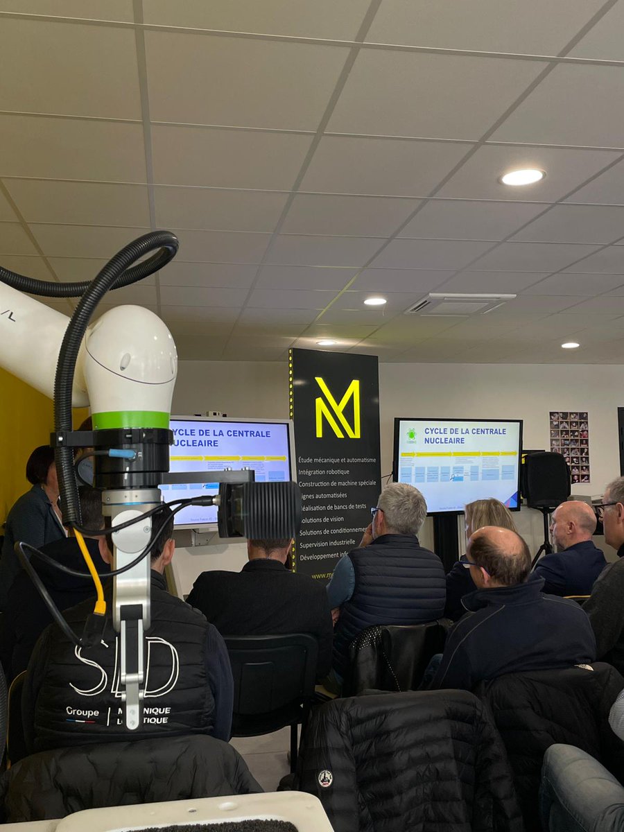 Image de Préfète de la Loire - Ce matin, la sous-préfète, Nathalie Prouhèze, s'est rendue chez Mecaconcept pour le premier petit-dé