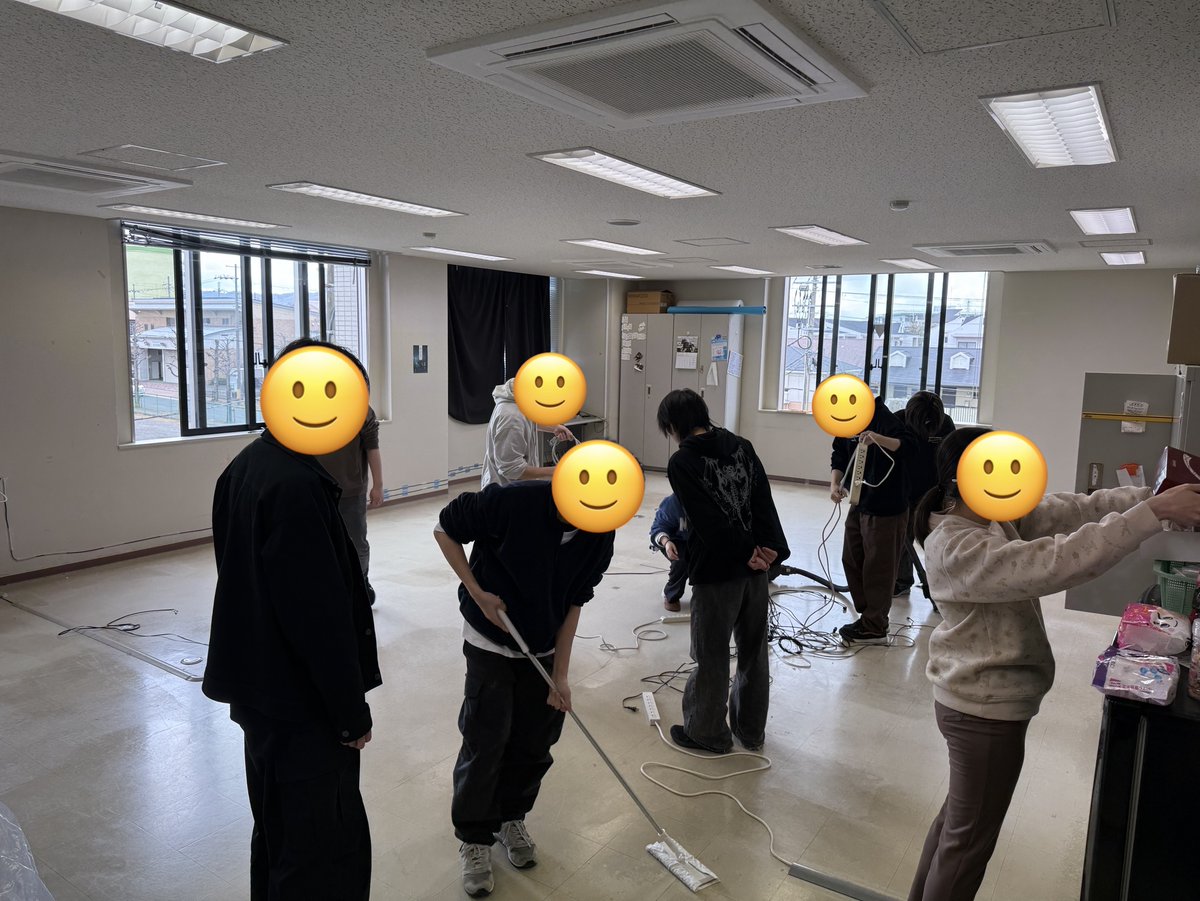 VclVisual's tweet photo. 毎年恒例の大掃除をしました！
気持ちを新たに、研究がんばっていきましょう！ https://t.co/U6oZL67z7D