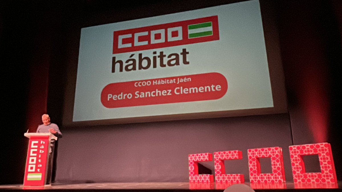 CCOOHabitat_AN's tweet photo. @CCOOHabitat_Al @CCOOHabitat_Hu @CCOOHabitat_Cor 🧑‍💼Sube al atril Pedro Sánchez Clemente, secretario general de CCOO del Hábitat de Jaén. 

Él ha identificado el papel de las delegadas y delegados en las empresas como pilar fundamental del sindicato. 

#EncuentroGranada #DerechosLaborales https://t.co/EULKOLK5Lq