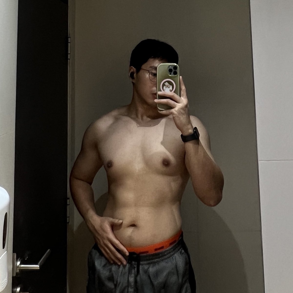 อาทอาท tweet media