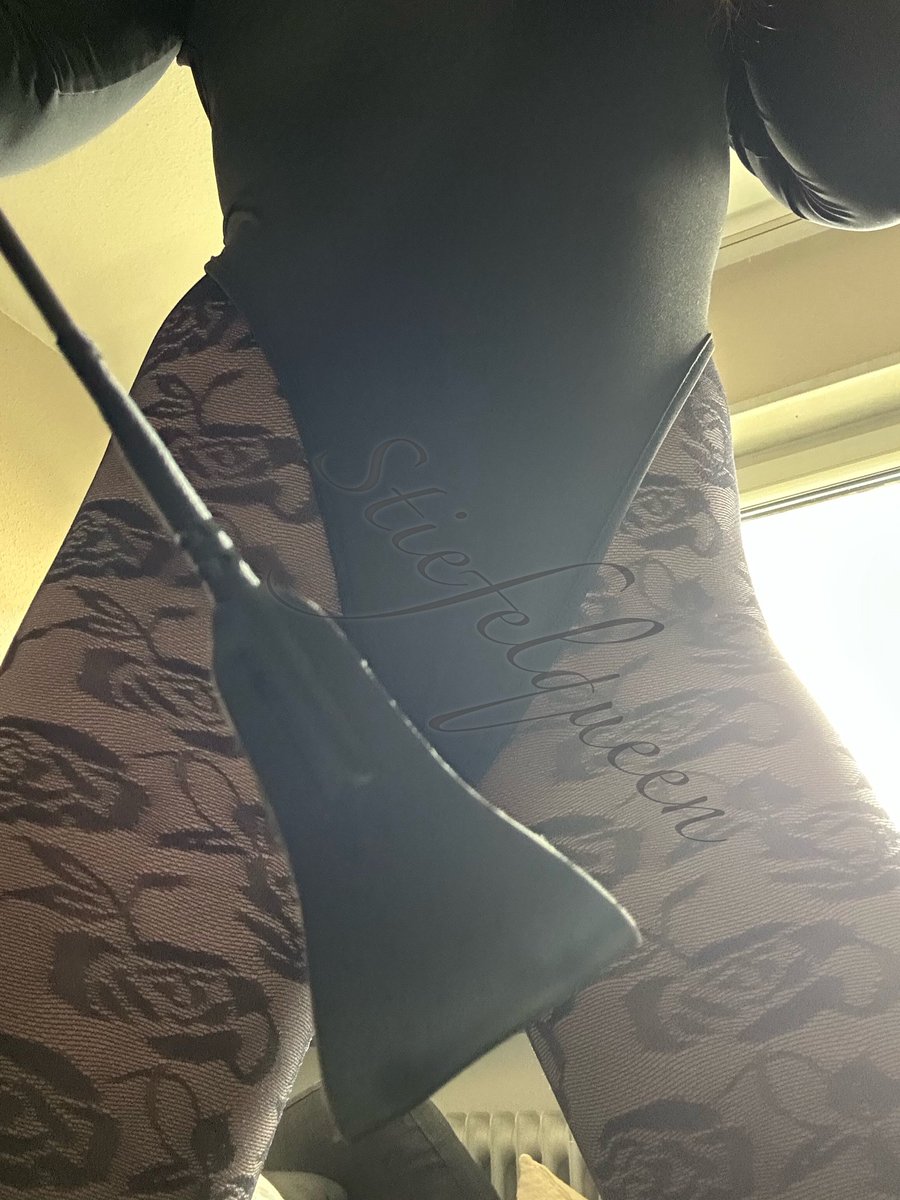stiefelqueen's tweet photo. Die Gerte ist wie ein kleiner Zauberstab. Vielseitig einsetzbar und mit Wirkung 🌶️

 #gerte #femdom #body #nylon #musternylon https://t.co/YGYYAZNzWw