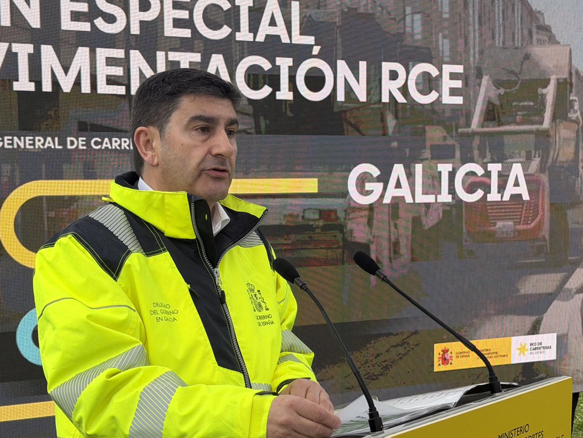DelegGobGAL's tweet photo. 🤝 O delegado prsentou o #PlanEstradasGalicia na N-550 en #Ordes, onde agradeceu o compromiso do ministro @oscar_puente_ pola súa “resposta inmediata e sensible” para priorizar as estradas galegas e tamén o traballo da Demarcación de Estradas nas catro provincias. https://t.co/hgUiz8fqfg