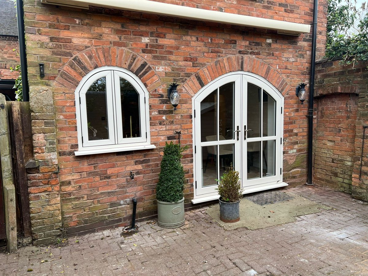 CentralWinStaff's tweet image. Let’s talk doors…

From sleek aluminium to classic composite designs, our doors combine style, security, and energy efficiency — the full package.

Which style would you choose?

#NewDoors #HomeInspo #DoorGoals #CentralWindows