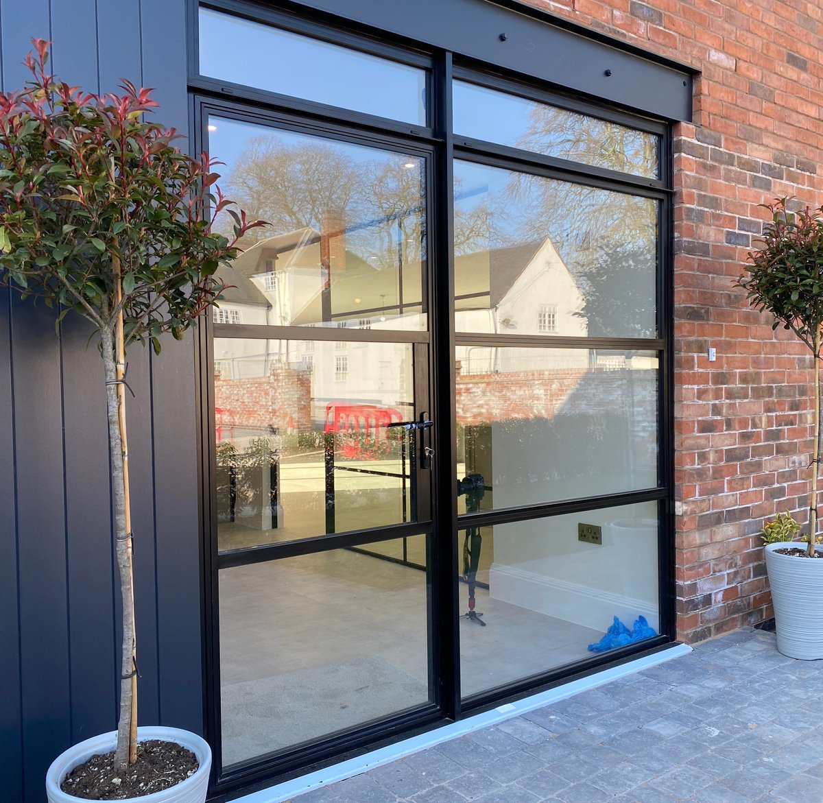 CentralWinStaff's tweet image. Let’s talk doors…

From sleek aluminium to classic composite designs, our doors combine style, security, and energy efficiency — the full package.

Which style would you choose?

#NewDoors #HomeInspo #DoorGoals #CentralWindows