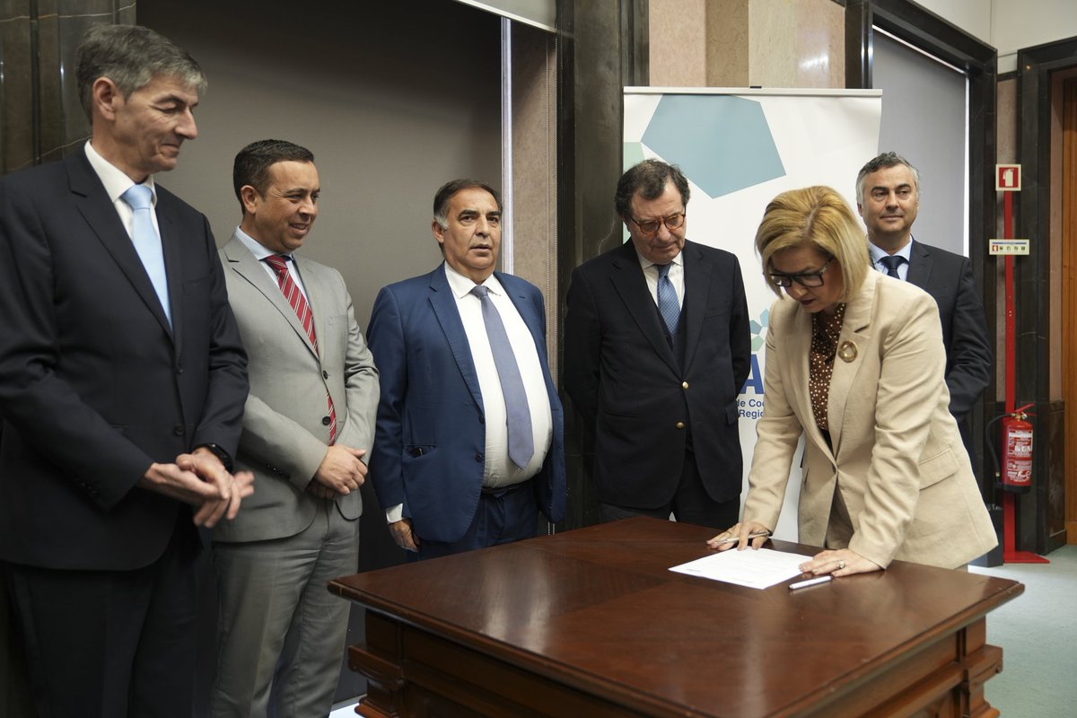 Educacao_PT's tweet photo. Ministro da Educação, Ciência e Inovação, esteve presente nas cerimónias de tomada de posse dos Vice-Presidentes para a Educação:
Alexandra Rodrigues Gonçalves (CCDR Algarve);
Silvino Barata Allhinho (CCDR Alentejo);
Cristina Fernandes de Oliveira (CCDR Centro)
📸 Cátia Pina https://t.co/5gkI8JdNvU