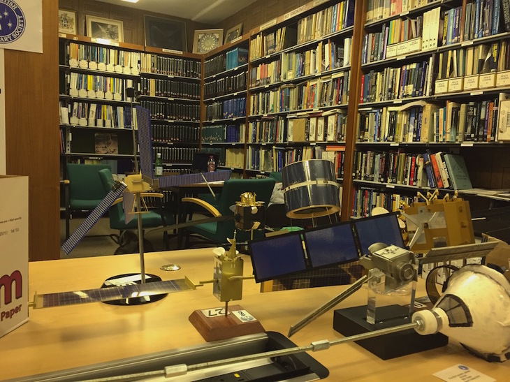 pendragonmist's tweet image. Celebrating the @BIS_spaceflight  library on #WorldBookDay2026 - home to thousands of books on space and astronomy and a collection of signed Arthur C. Clarke first editions. A literary treasure trove in the heart of London. 
#readingisfun @Victrix75 @Rob_Coppinger #Odyssey #BIS