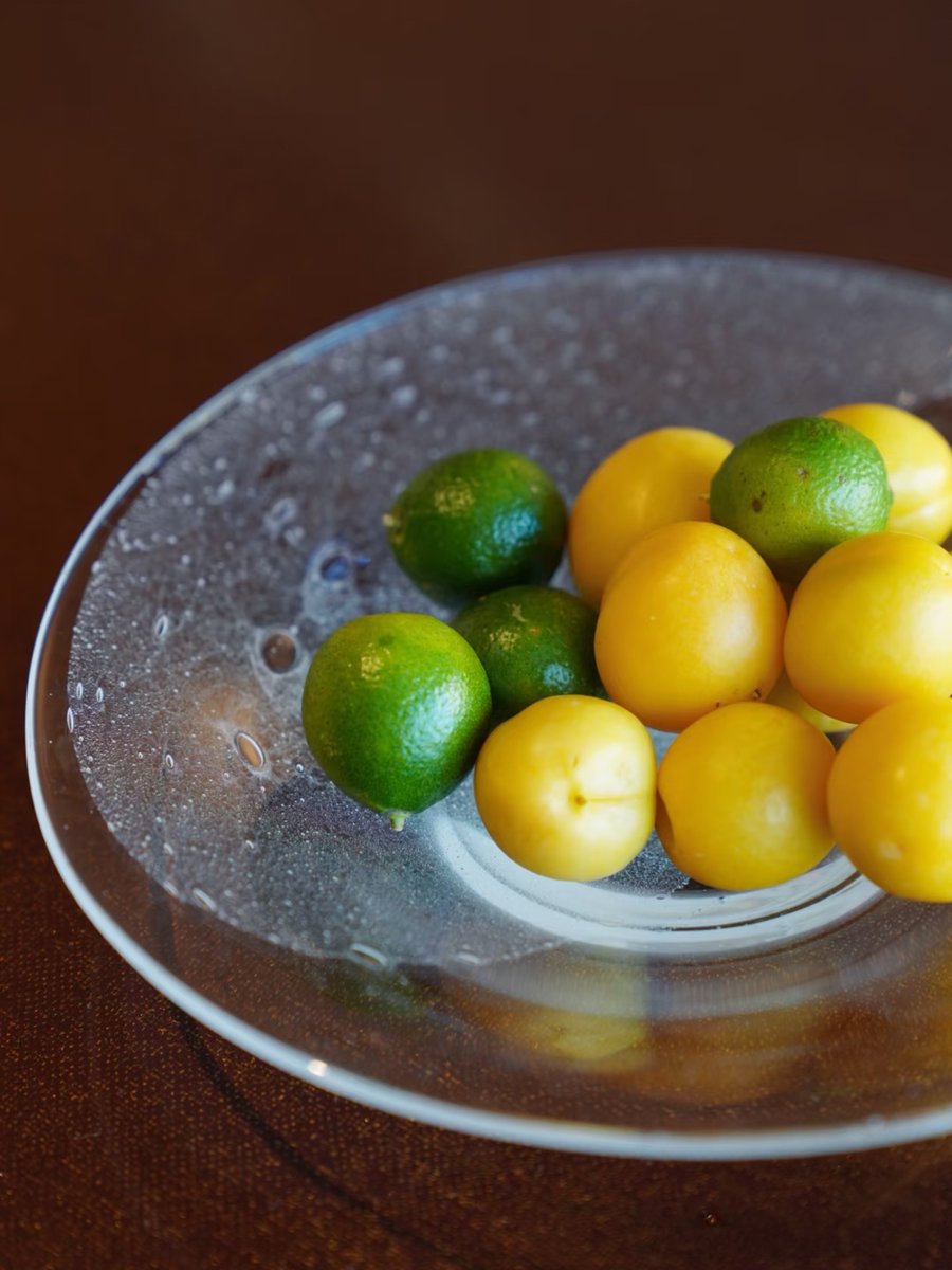 almendri5's tweet image. 5-Minute Mango Basil Cooler   Blend 1 cup frozen mango +  cup coconut water + 5 basil leaves. Top with ice! Sweet, herby, and perfect for beating the heat.  #QuickDrinks #SummerSips