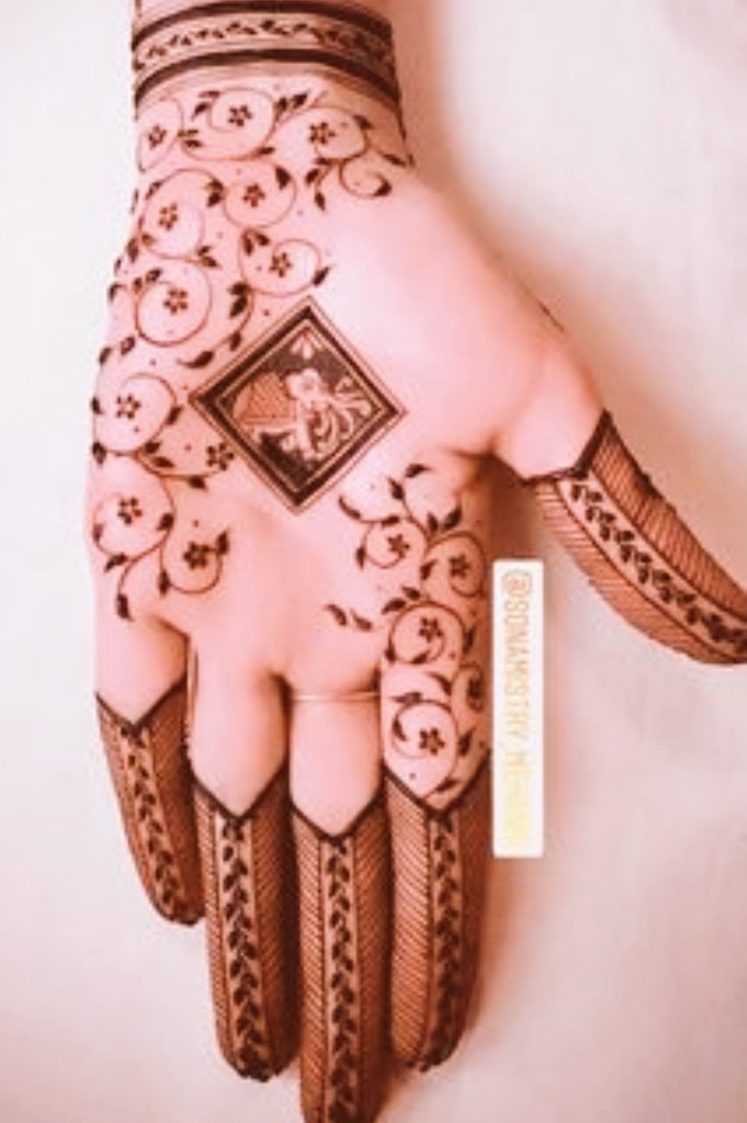 PooniaMiss26240's tweet photo. #mehndi designs
#art
#artist
#decort
^ ^
«( ° ° )»
( ♠)
// //
\\ \\
— — https://t.co/oPAX1ydpqW