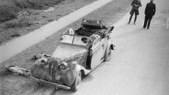 Komende nacht in 1945 raakte Hanns Albin Rauter, hoogste vertegenwoordiger van de SS in Nederland, zwaargewond door een toevallige aanslag bij de Woeste Hoeve op de Veluwe. Als represaille executeerden de Duitse bezetters 263 mensen, waarvan 117 gevangenen bij de Woeste Hoeve