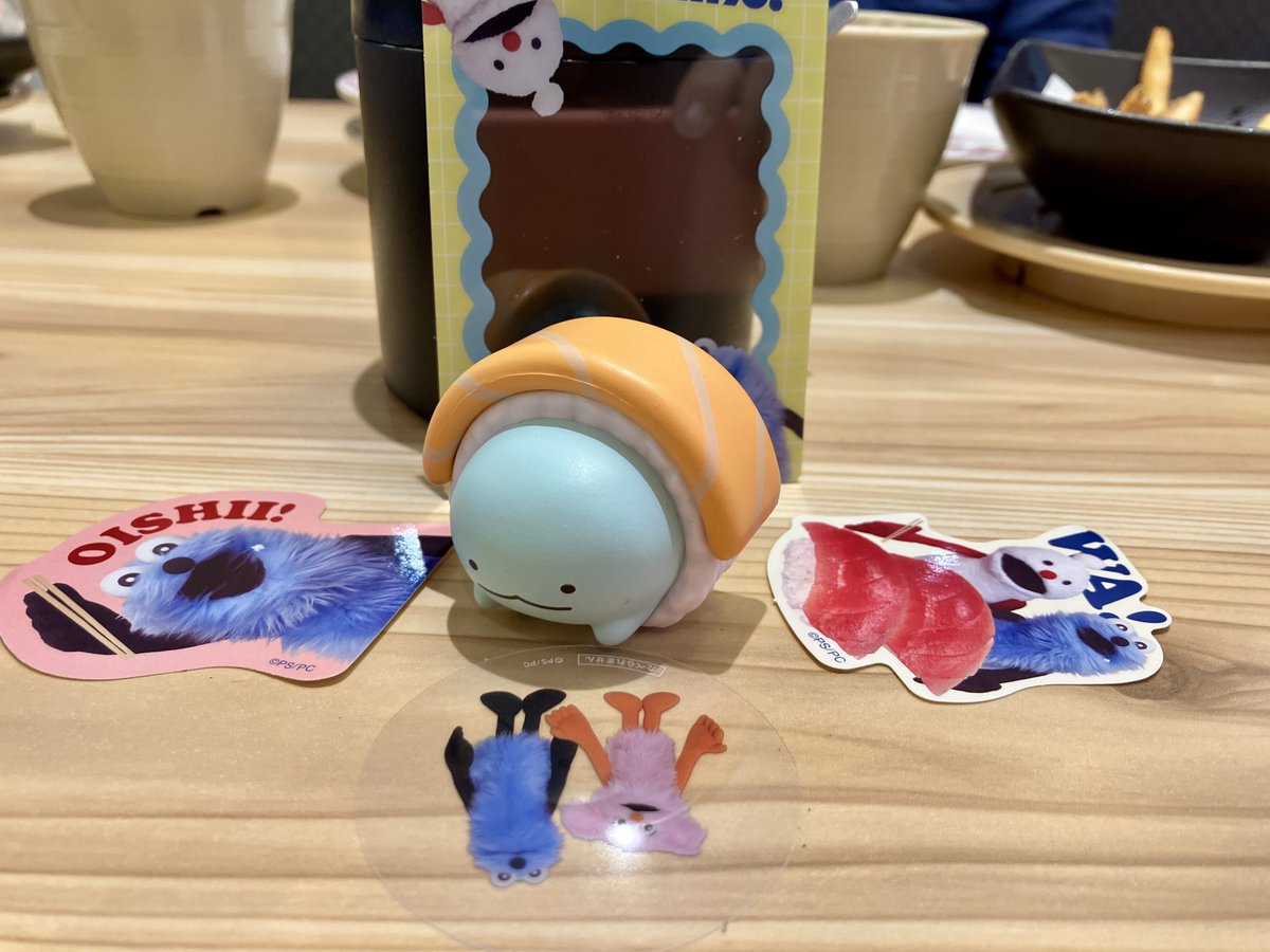 paranoid_d's tweet photo. スシローに連れて来られてあまりにもアウェーで怯えるとかげ https://t.co/tm3ZiGBloj
