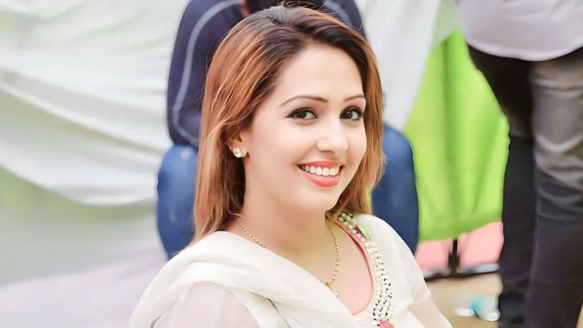 She is Nancy Grewal, a YouTuber from India's Punjab who lives in Canada.

She was stabbed multiple times in Windsor, Ontario and has now succumbed to her injuries.

Her mother Shinderpal Kaur said that she regularly received threats as she was an outspoken critic of Khalistan