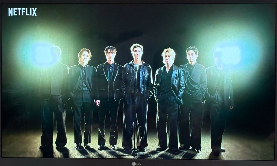 There’s a BTS ad on Netflix!! They show each member individually, and at the end there’s a group shot 😍

I need to see it!! #BTSLive