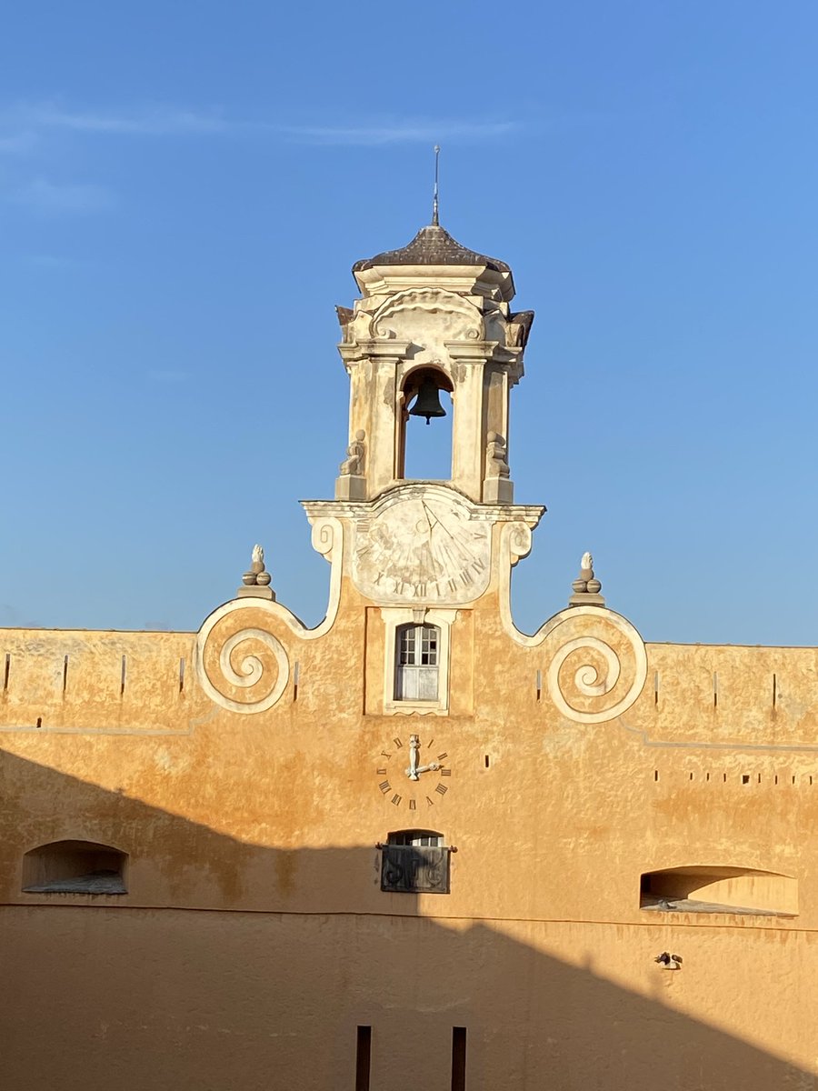 VechjuLiceu's tweet photo. Surtita per scopre e bellezze di u museu di @Cita_Bastia cù una scola di quinta. Hè u nostru ghjocu di « L’inchiesta bastiaccia » ! https://t.co/2tVlUYVUWF