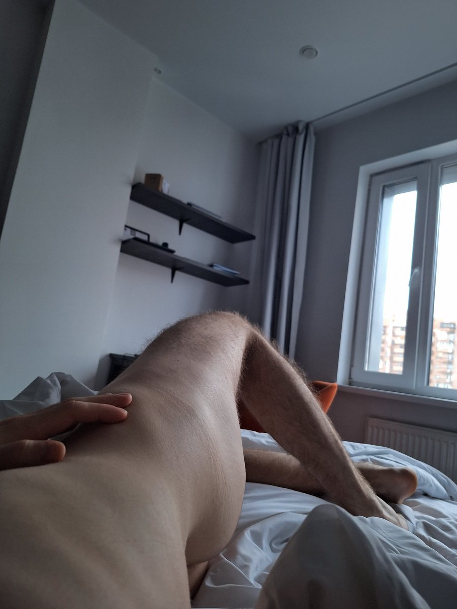 SamuelUFO's tweet photo. Чем-то мне нравится эта фотка, поэтому...
#нюдсочетверг https://t.co/R9xeS9QBIp