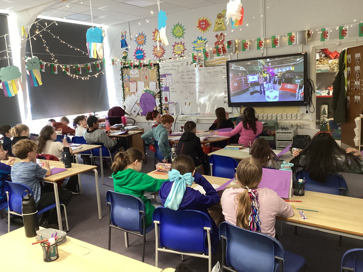 MaesOwen's tweet photo. Dosbarth Miss Topping are all dressed up and excited for our @WorldBookDayUK #BBCLiveLesson 📚 https://t.co/zpHvqluOjH