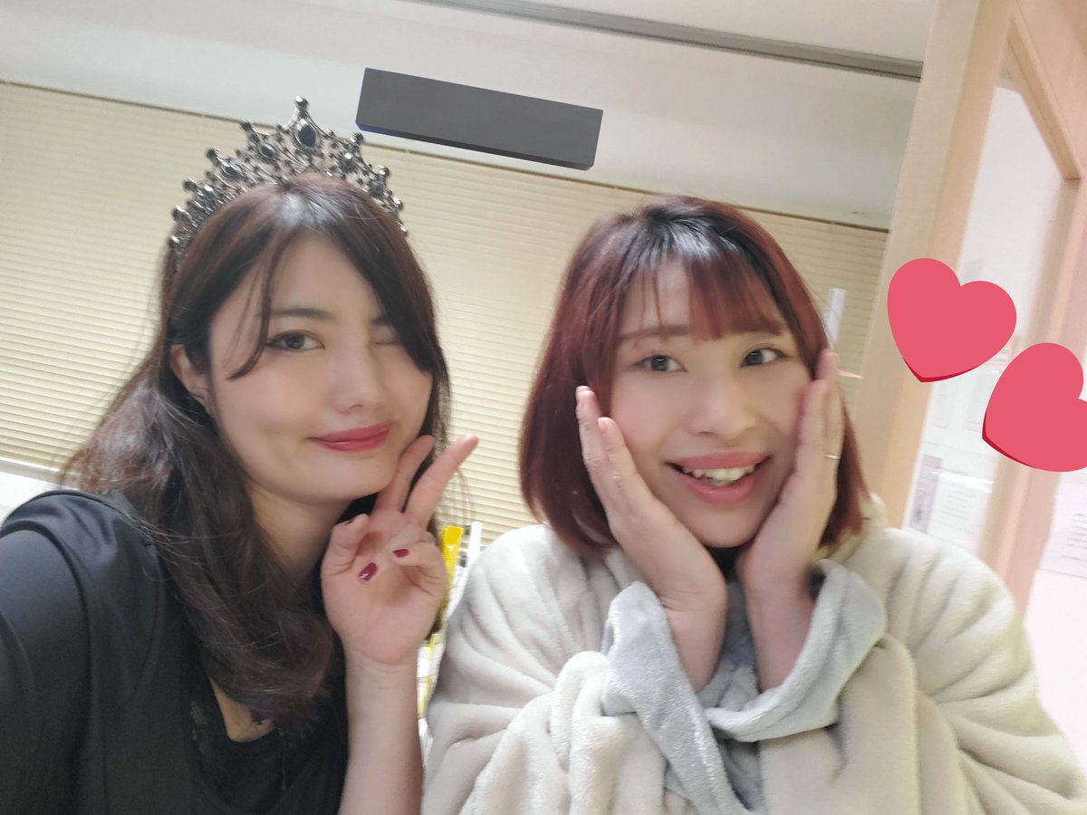 08Aikorian's tweet image. そんなわけで、女王二代目やっておりました！(初代はスタッフに)🍎🧙‍♀️
とても荷が重かったのですが、こどもたちからたくさんの反応いただき、悪役冥利に尽きました。
ご縁とたくさんの仲間たちの力のお陰で、またひとつ劇団としての活動が広がり嬉しくおもいます！

#とらしら
#forCHILDREN