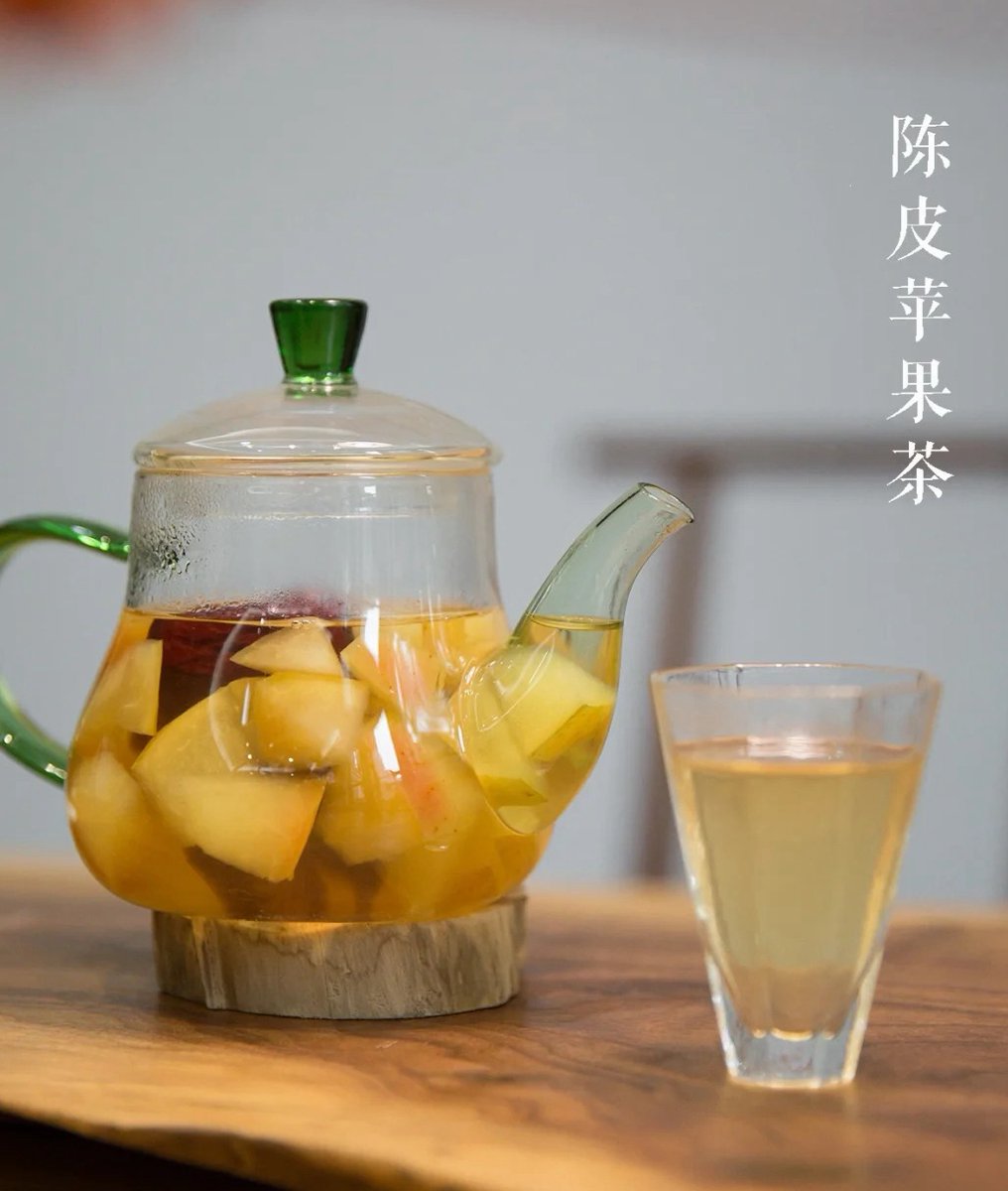 TaydemirB55501's tweet image. Beat the heat with a Mango Coconut Cooler!  Blend 1 ripe mango (frozen = extra creamy),  cup coconut water,  cup coconut milk, u0026 a squeeze of lime. Top with toasted coconut flakes. Ready in 5 mins—refreshing, tropical, u0026 vegan-friendly!  #QuickDrinks #TropicalVibes