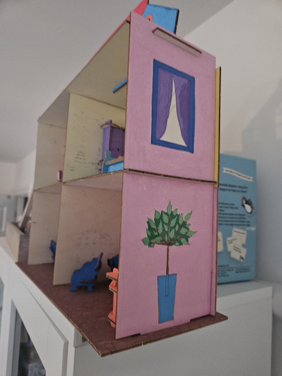 Espeze32's tweet photo. For #craftythursday shamelessly showing off a finished flatpack #painted #Dollhouse for my niece and nephew https://t.co/4YBMZhmkRf