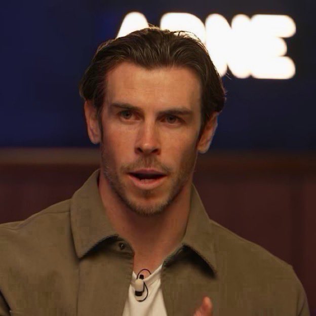 MadridXtra's tweet photo. 🗣️ Gareth Bale: “Biggest character I’ve played with? Ramos or Cristiano.

Ramos was very loud, very vocal and spoke in Spanish so at the start I had no idea what was going on. He was VERY captain.” https://t.co/4pOWEybEHW