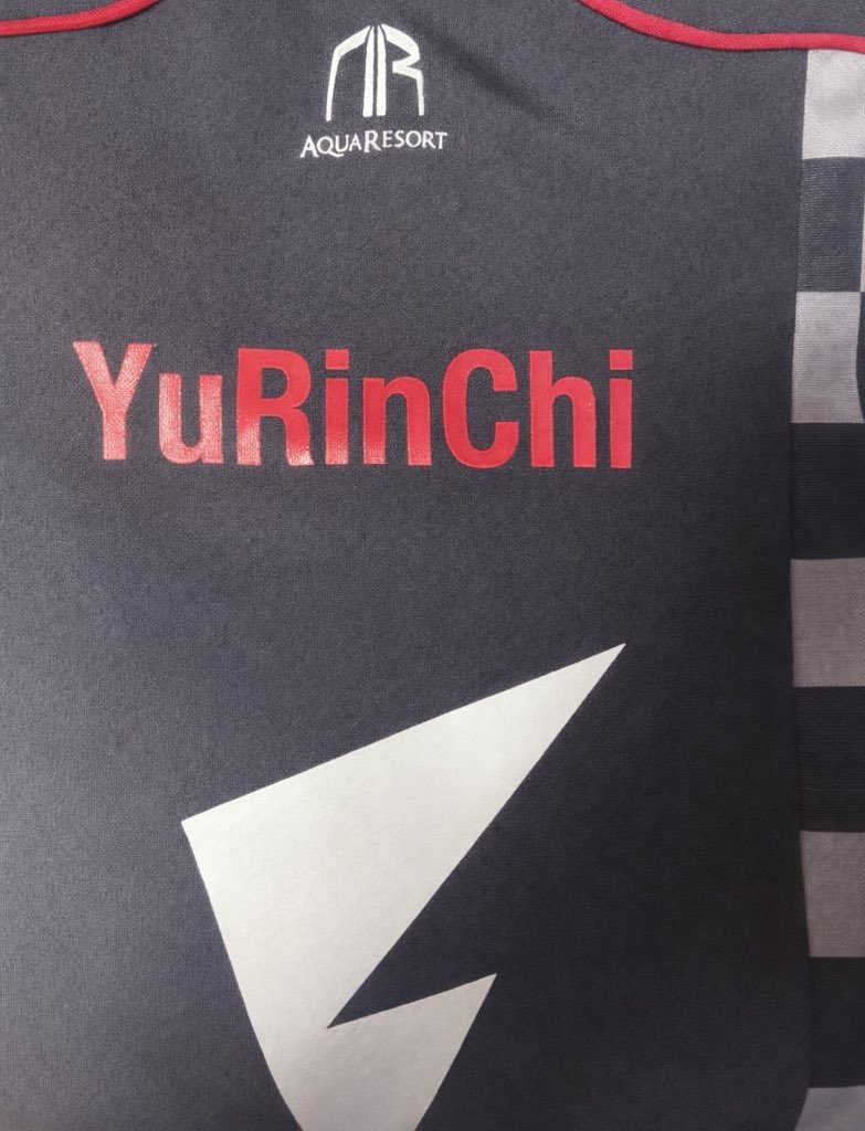 サイン入りトレカケースとか需要しかない😻😻 ご縁がありますように