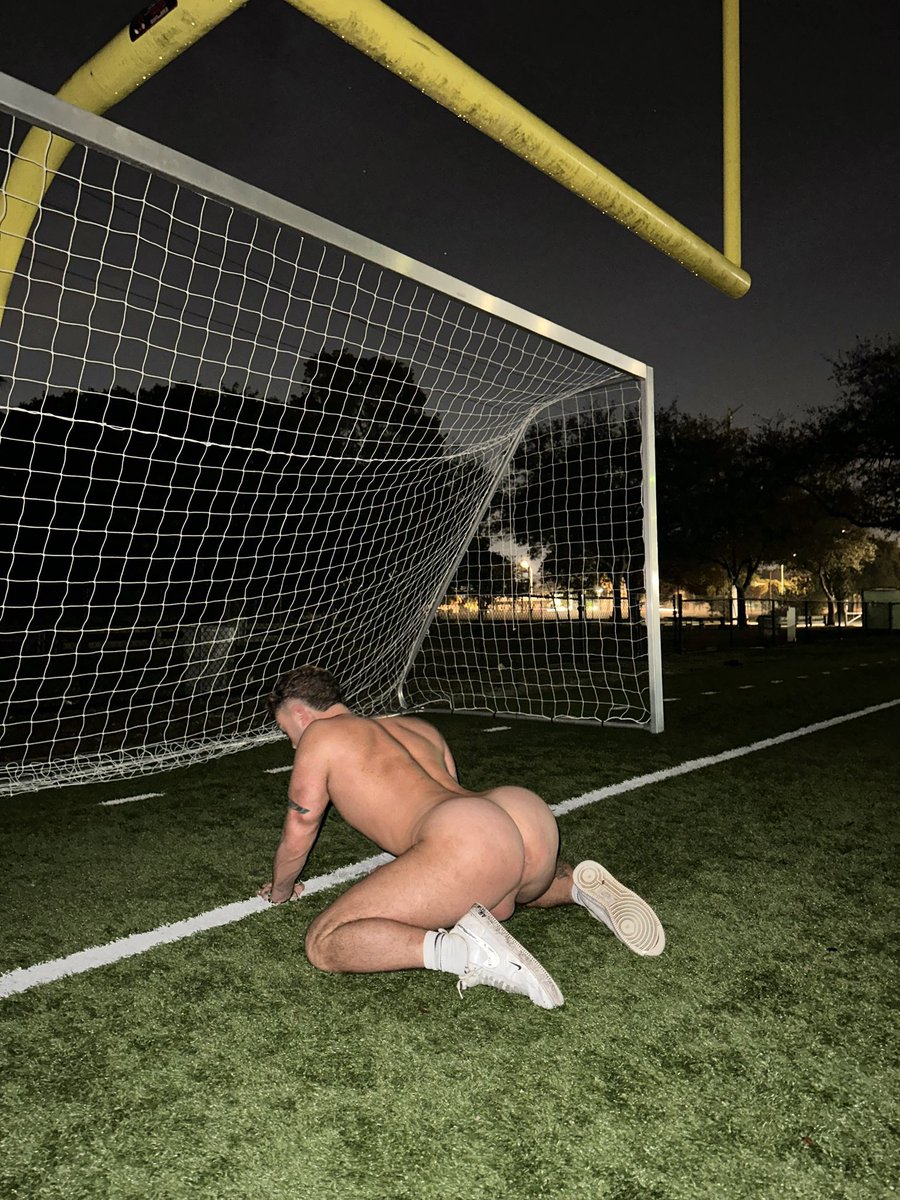 DudesGallery tweet media