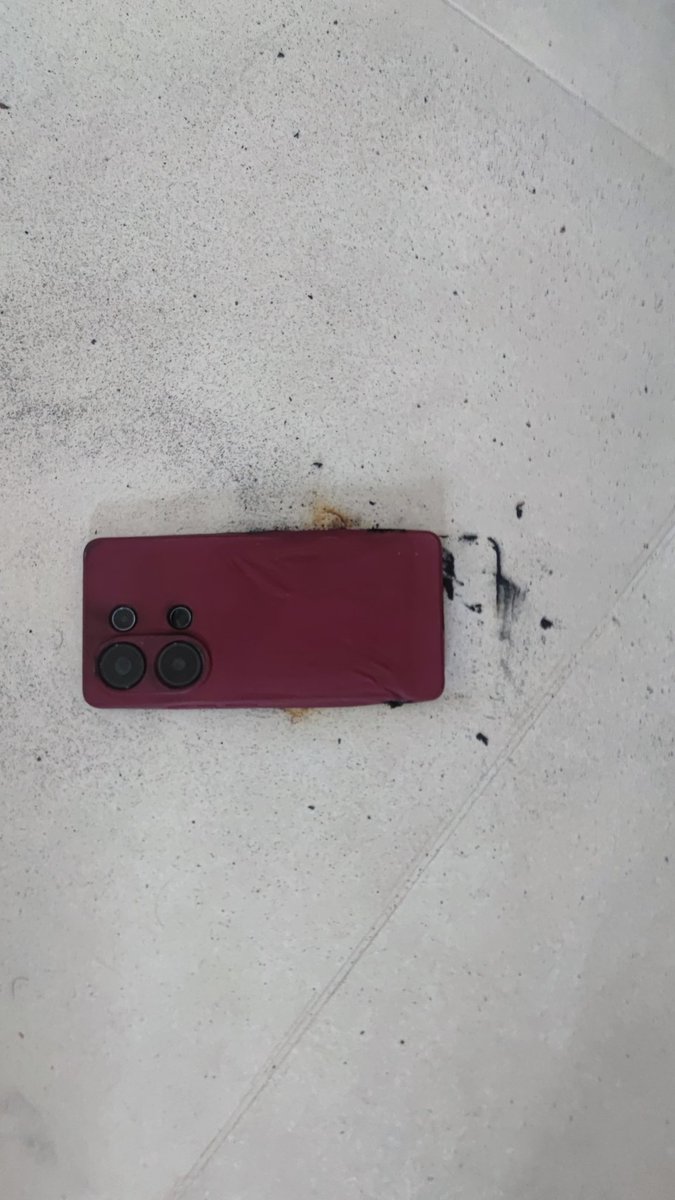 sule_yildiz's tweet photo. 16/06/2024 tarihinde almış olduğum Xiomi Redmi Note 13 pro telefonun 13/02/2026 tarihinde sarjda patlamış alev almış maddi ve manevi hasar oluşmuştur.Sürecin takibi ile alakalı Xiomi hasarımı karşılamamıştır.#Xiaomi #PatlayanTelefon #Xiaomiturkey #Xiaomipatlama #Xiaomimağduriyet https://t.co/q36ogJz6G5