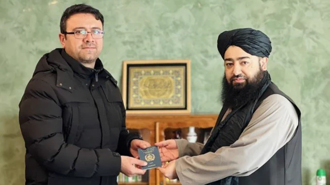 قنسولگری افغانستان در بن آلمان توزیع پاسپورت را آغاز کرد