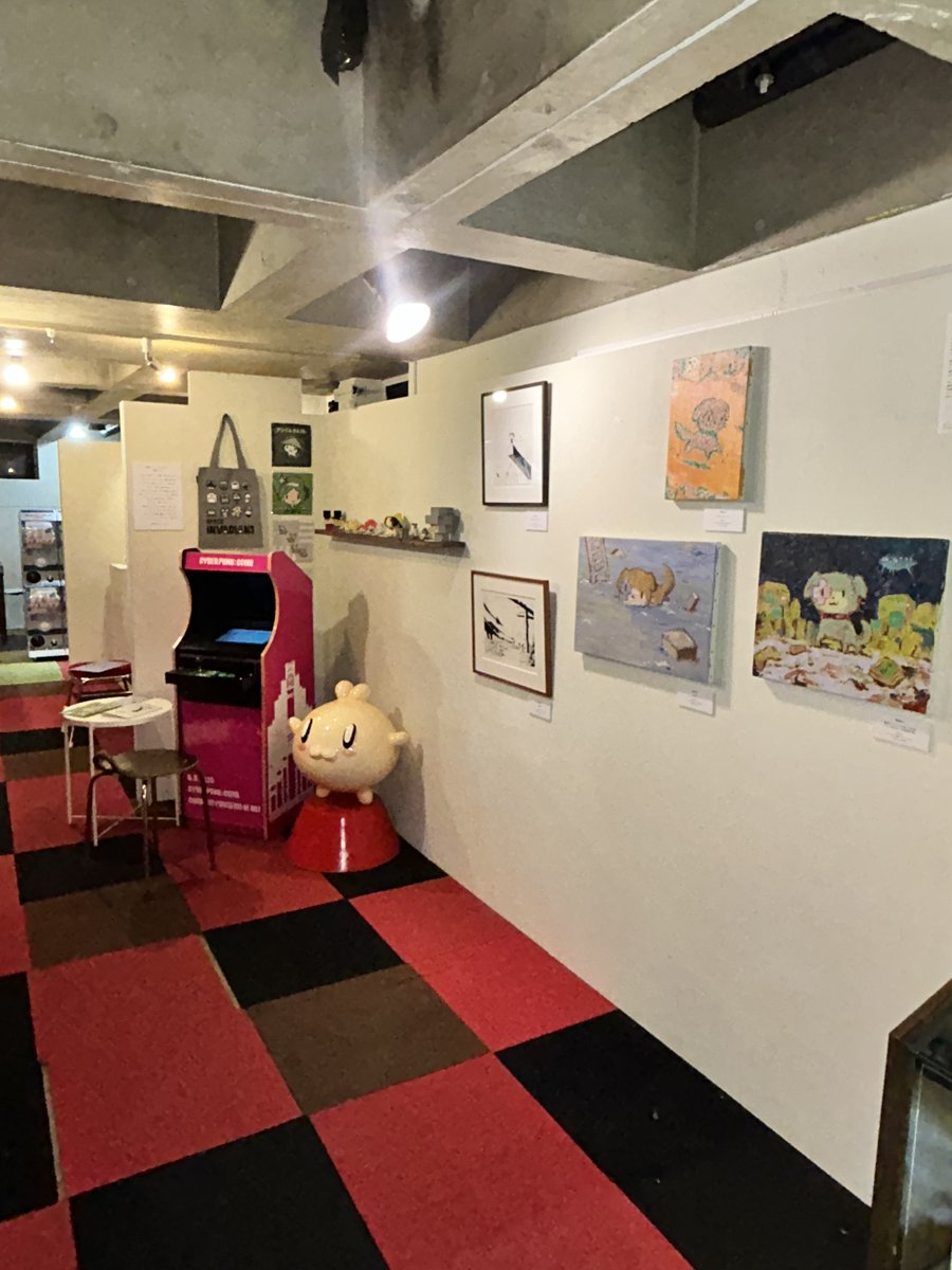 onsundaysbooks's tweet photo. オン・サンデーズ中地下ギャラリー・スペースにて西島大介の展示「ゲームのたつじん」を開催。漫画家・画家・音楽家として活躍する西島大介が制作したオリジナルゲームは実際遊べます。未発表作品『すしネーター（プロローグ）』も初公開。🎮 https://t.co/pbqkvdHQiH