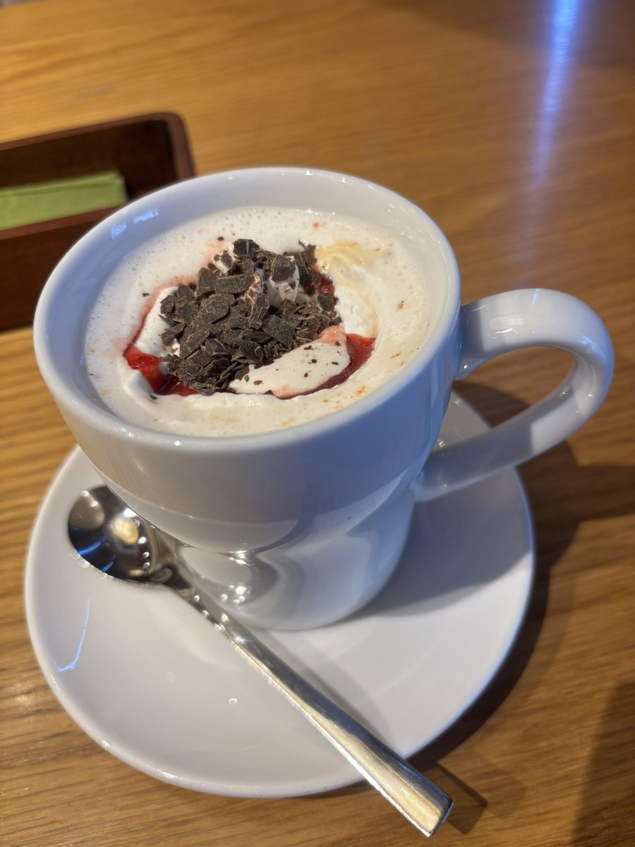 作業してた、そろそろ出るか… クーポンでいちごとチョコのミルクティー