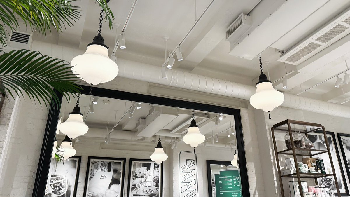 ♥ Ralph's Coffee Shinsaibashi / 大阪(心斎橋)

ずっと行きたかったカフェ🧸⏦ﾟ店内がとにかく好みすぎた‥( ˘͈ ᵕ ˘͈  )🍃かわいいカフェって時々、( お値段の割に )量少なめ‥😭ってなりがちだけど、ここはかわいい+美味しい+大満足な量だった♡ྀིラテたっぷりなのが超嬉しい( /  ̫ т )🤍