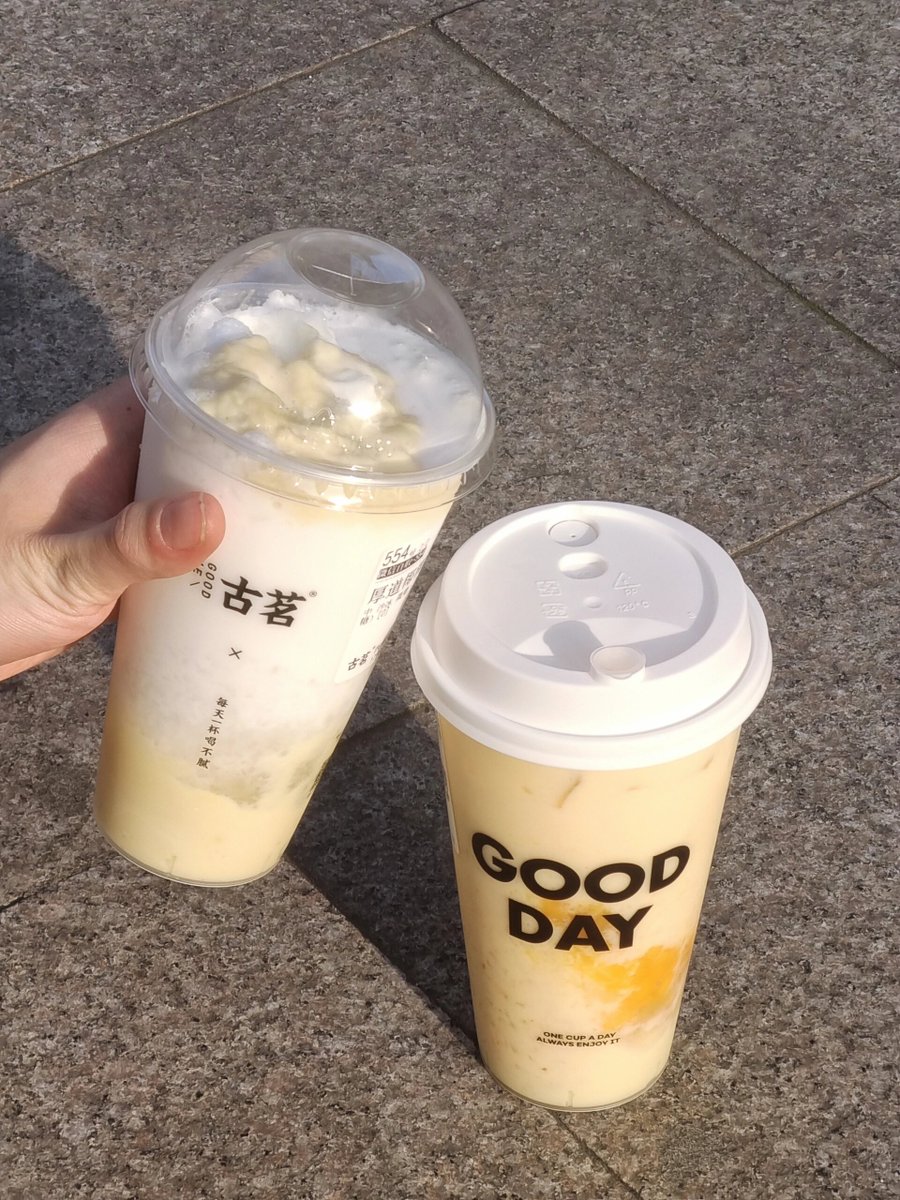 Ata_Poseidon's tweet photo. 5-Minute Mango Coconut Smoothie   Blend 1 ripe mango (frozen!),  cup coconut milk,  cup Greek yogurt, 1 tsp honey. Top with toasted coconut flakes. Creamy, tropical, u0026 ready in 5 mins—your sunny pick-me-up!  #QuickSips #TropicalTreat https://t.co/WUu7B4v8PE
