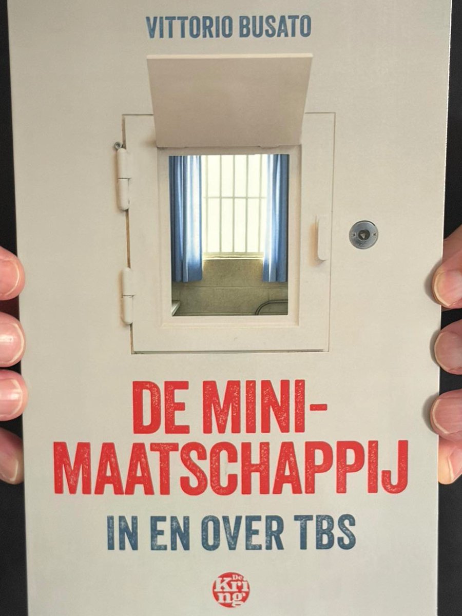 DeKring_'s tweet photo. Straks om 15:15 u bij @VillaVdB op @NPORadio1 en om 17:10 u bij @tijdvoormax op @NPO1: @vittoriobusato over zijn vandaag verschenen boek DE MINIMAATSCHAPPIJ.
www.uitgeverijdekring.n/de-minimaatschappij
#tbs https://t.co/PwTG3dcrZm